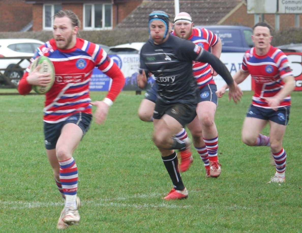 Harvey Young helped set up Hugo Watson for Judds' opening try