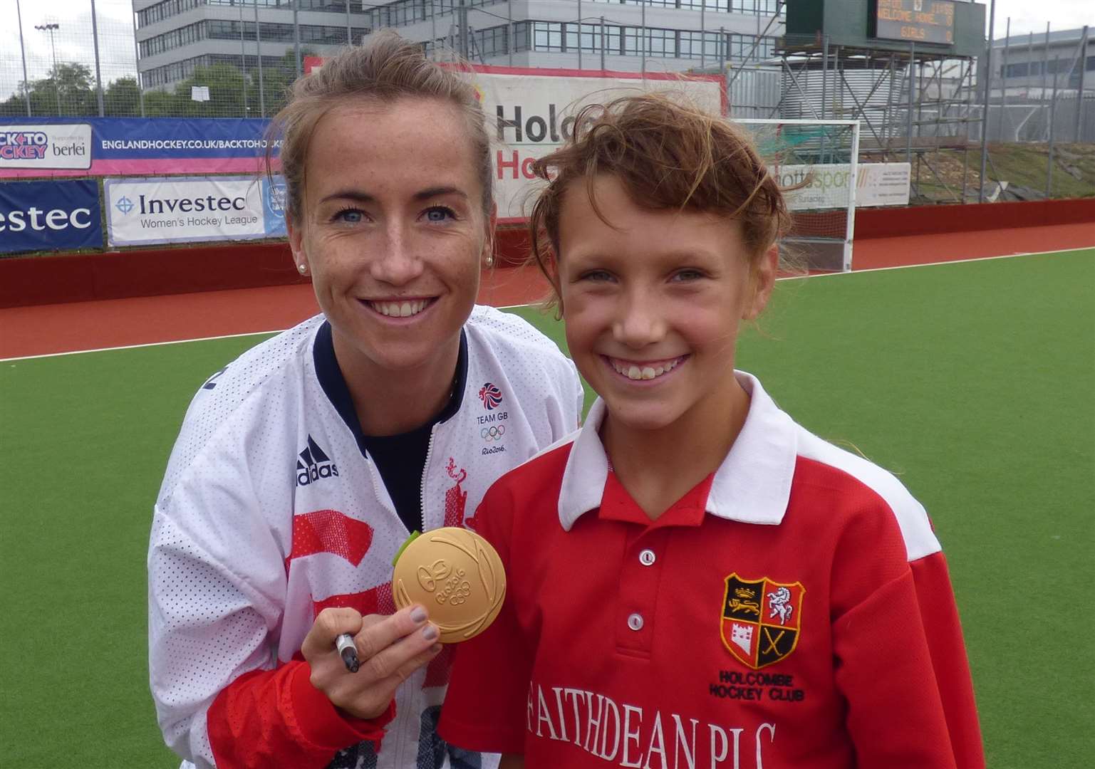 Izzy Shelley with former Holcombe player Maddie Hinch in 2016