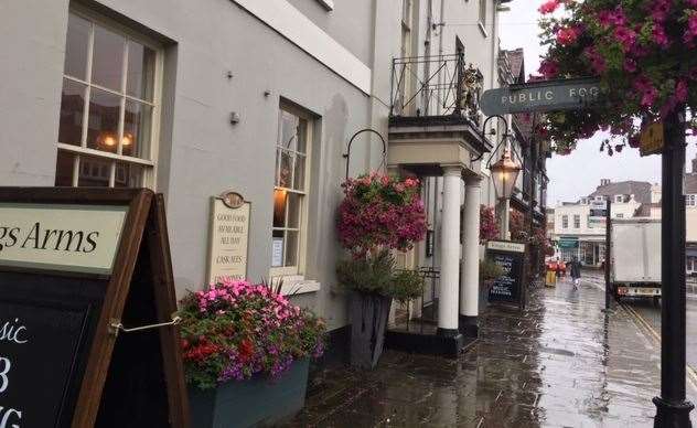 Kings Arms Hotel in Westerham is a 18-bedroom Georgian coaching inn