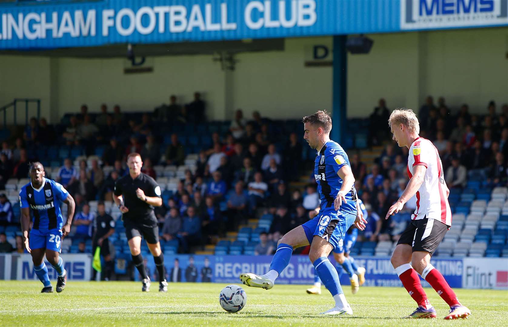 Olly Lee on the ball. Picture: Andy Jones (49990661)