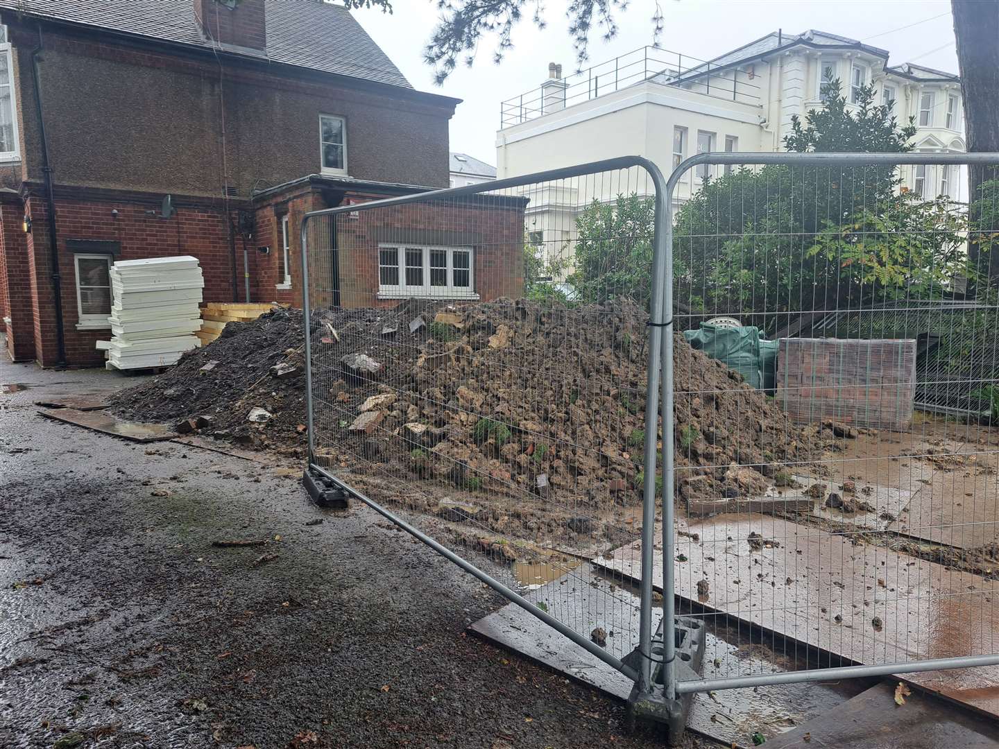 Residents at Hamilton Court in Tunbridge Wells are fed up wth living in a building site