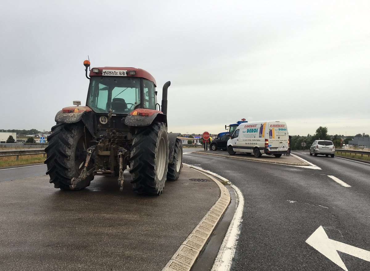 Vehicles preparing for the blockade in Calais