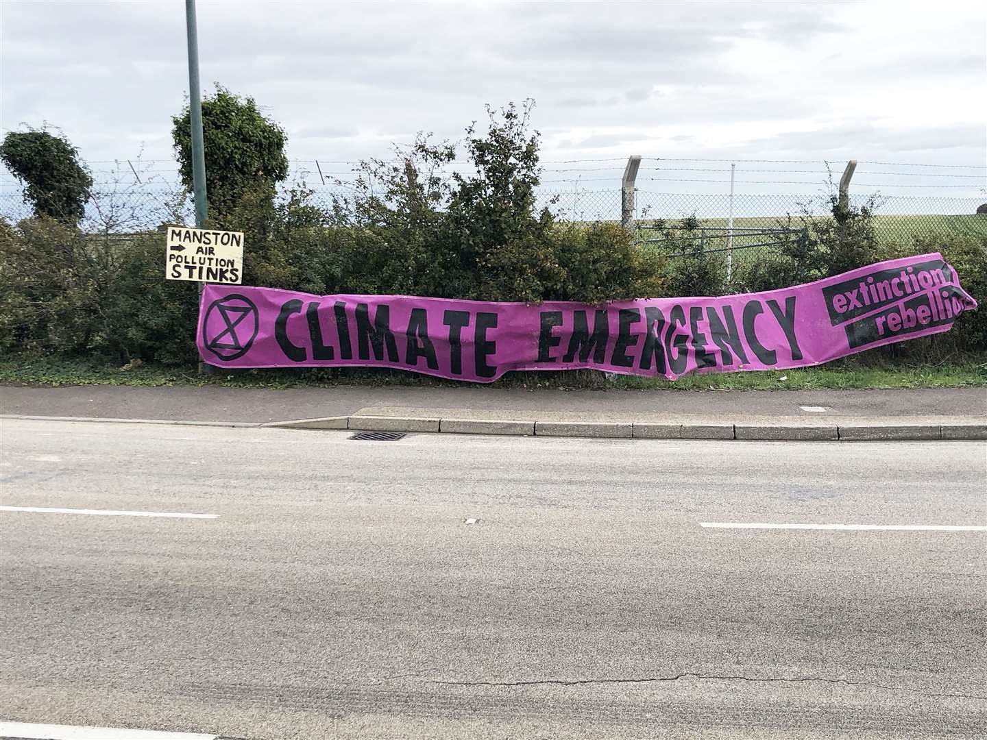 XR Thanet spread their message in silence using only banners