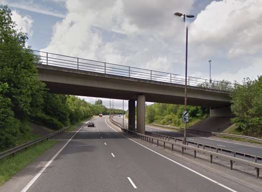 The B2000 bridge over the Wainscott Bypass