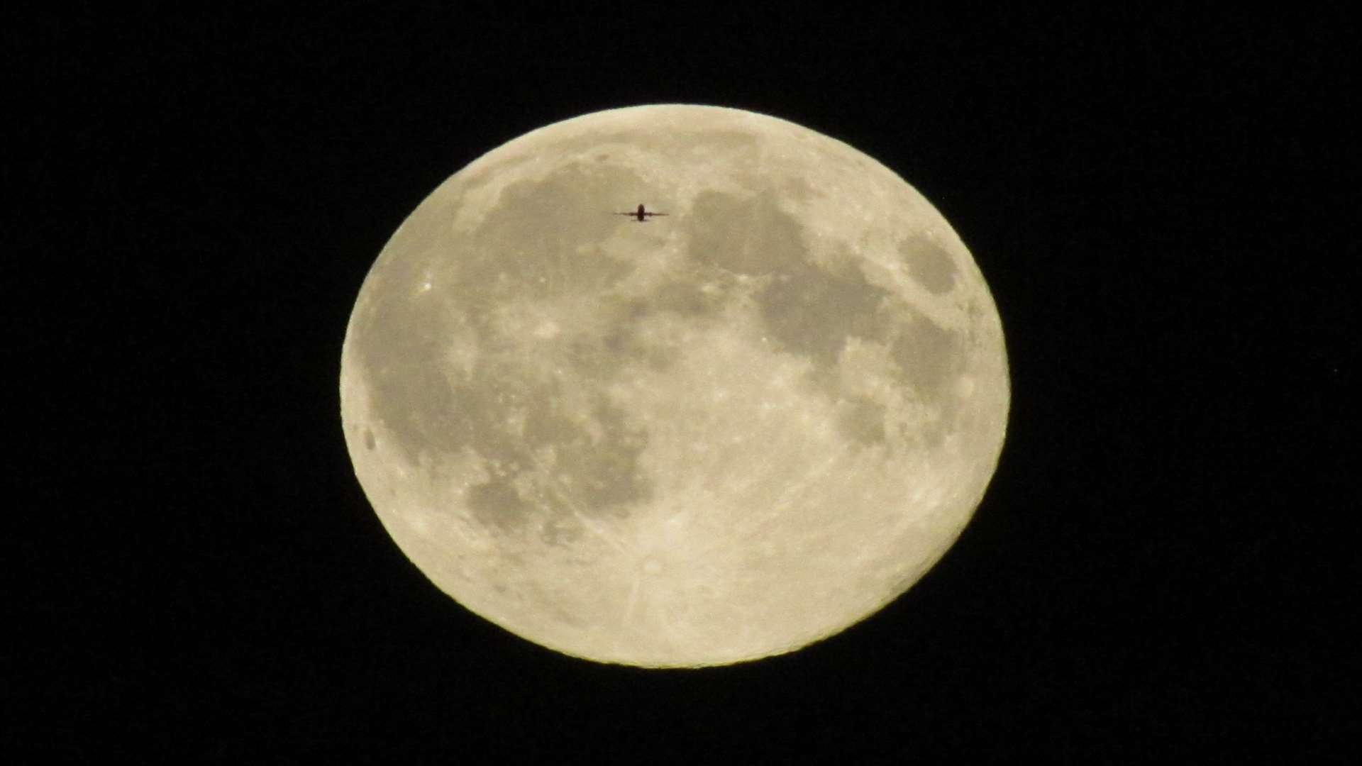 Past supermoon photographed by Tim Harrington in Victoria Park, Ashford