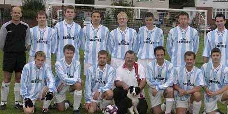 Manager Laurie Irvine, centre, with Summer and the team. Picture: MARTIN APPS