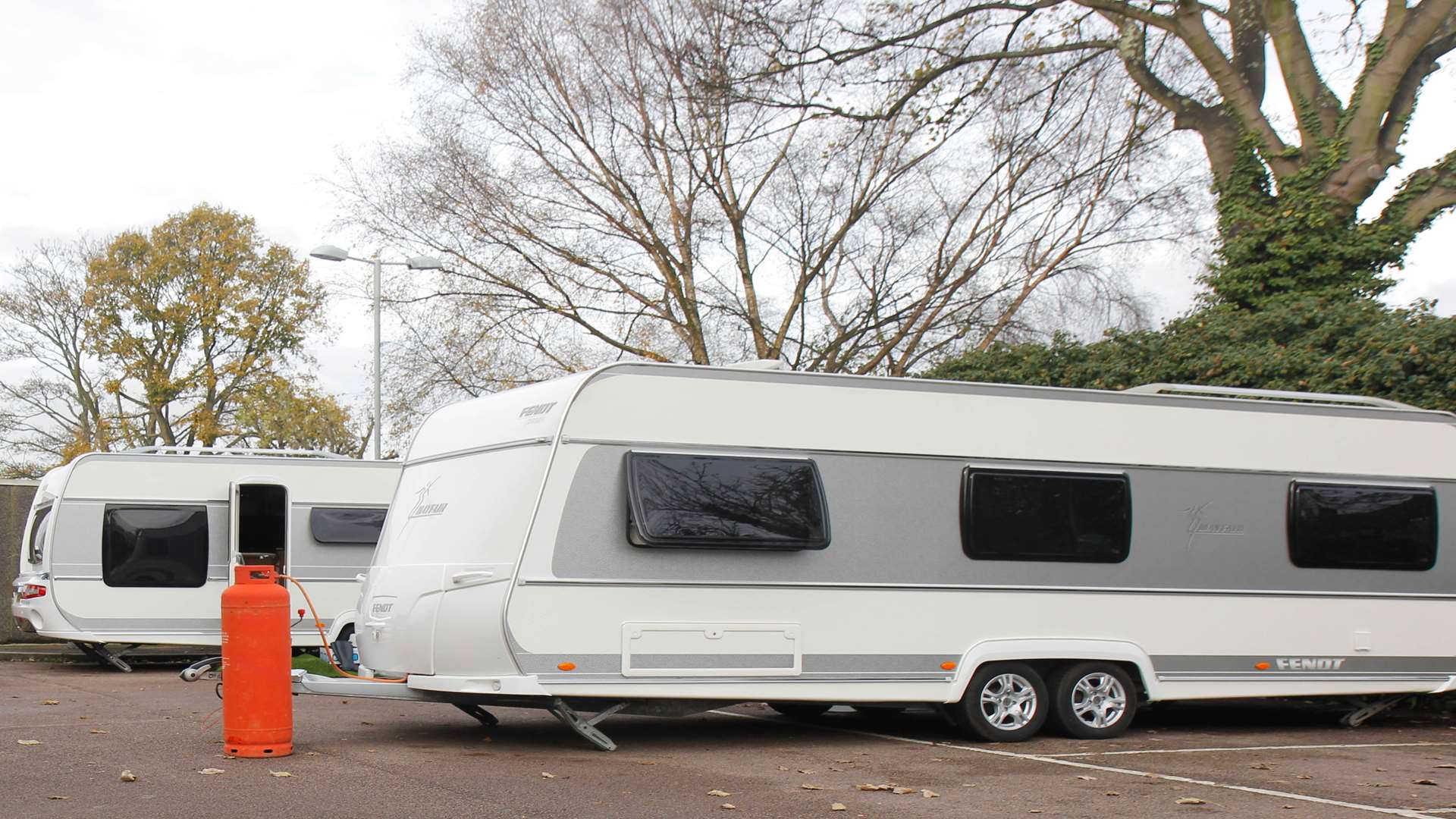 Travellers in Old Road car park, Chatham