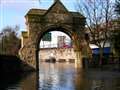 Drivers stuck in Yalding floods