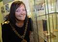 Mayor to hand over chain of office in a night club