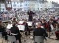 Thousands remember Marines at wreath-laying and concert