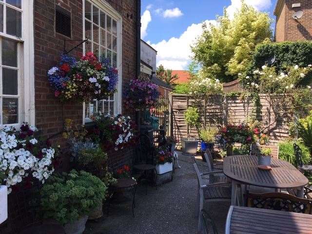 If you look just behind that fence at the Ship you’ll find landlord John enjoying his afternoon siesta