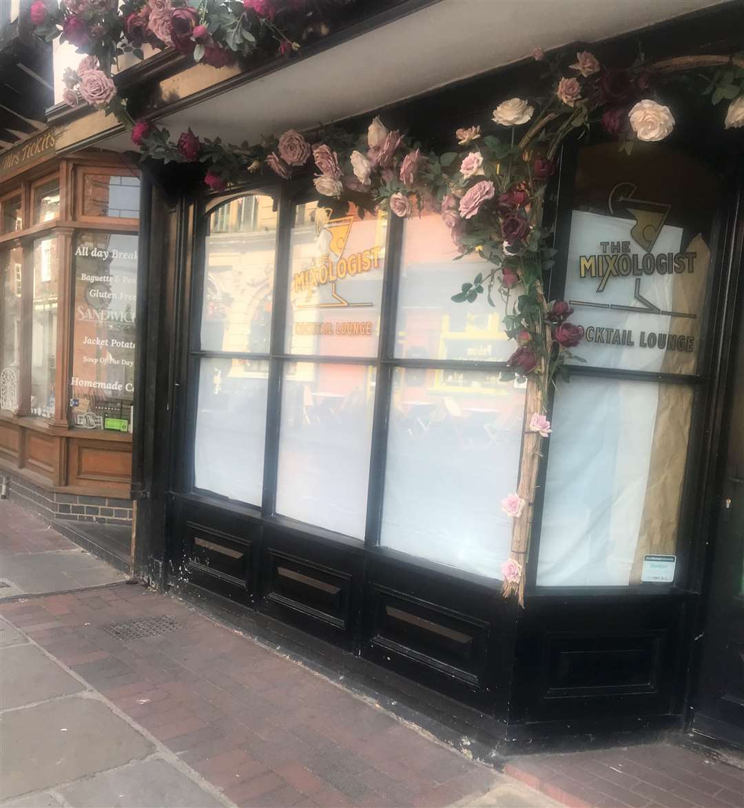 The Mixologist in Rochester High Street has shut suddenly.