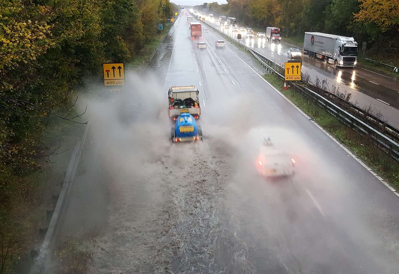 Heavy rain on the M20 (21352955)