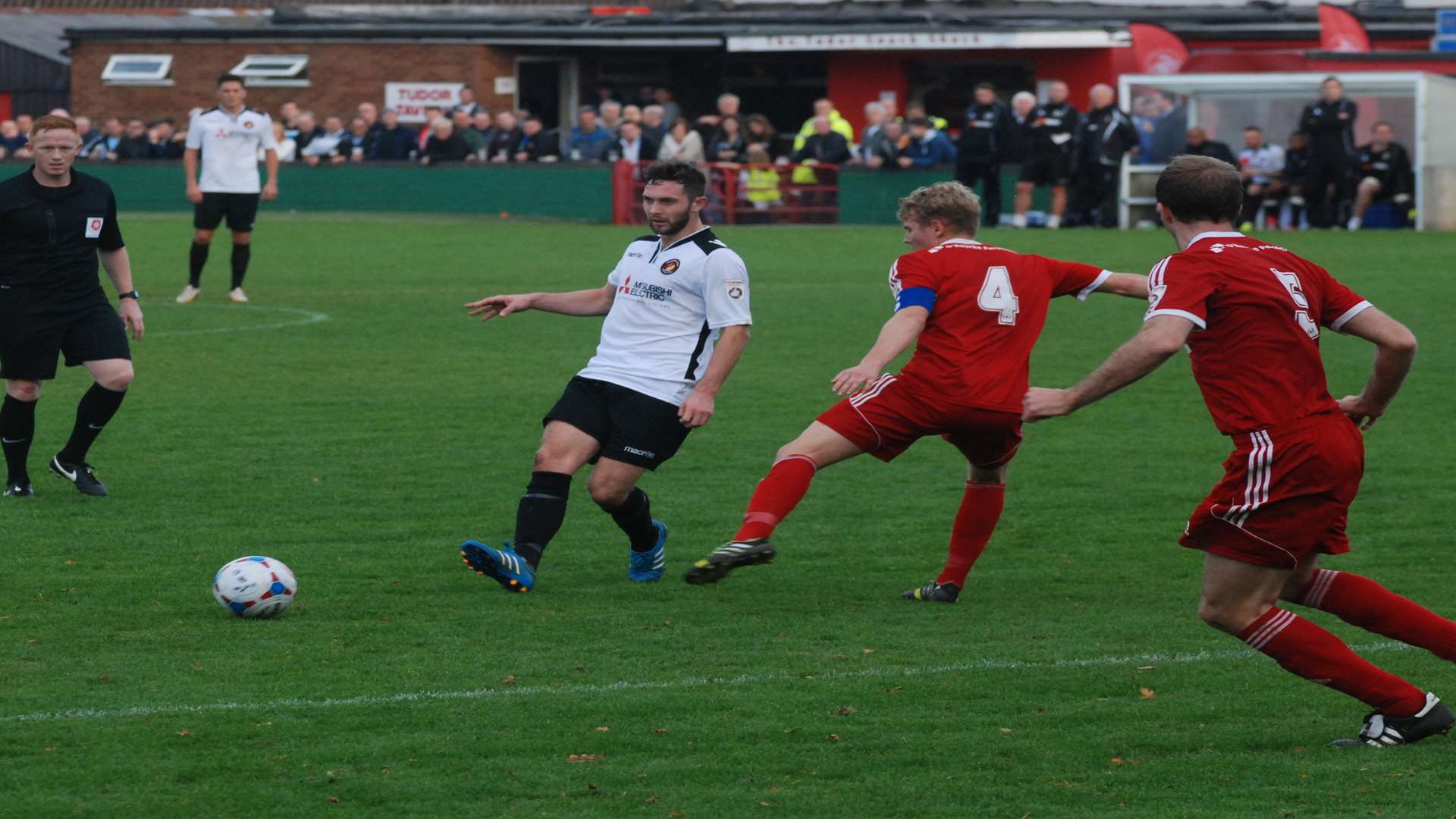 Dean Rance on the ball for Ebbsfleet at Hemel Hempstead Picture: Paul Jarvis