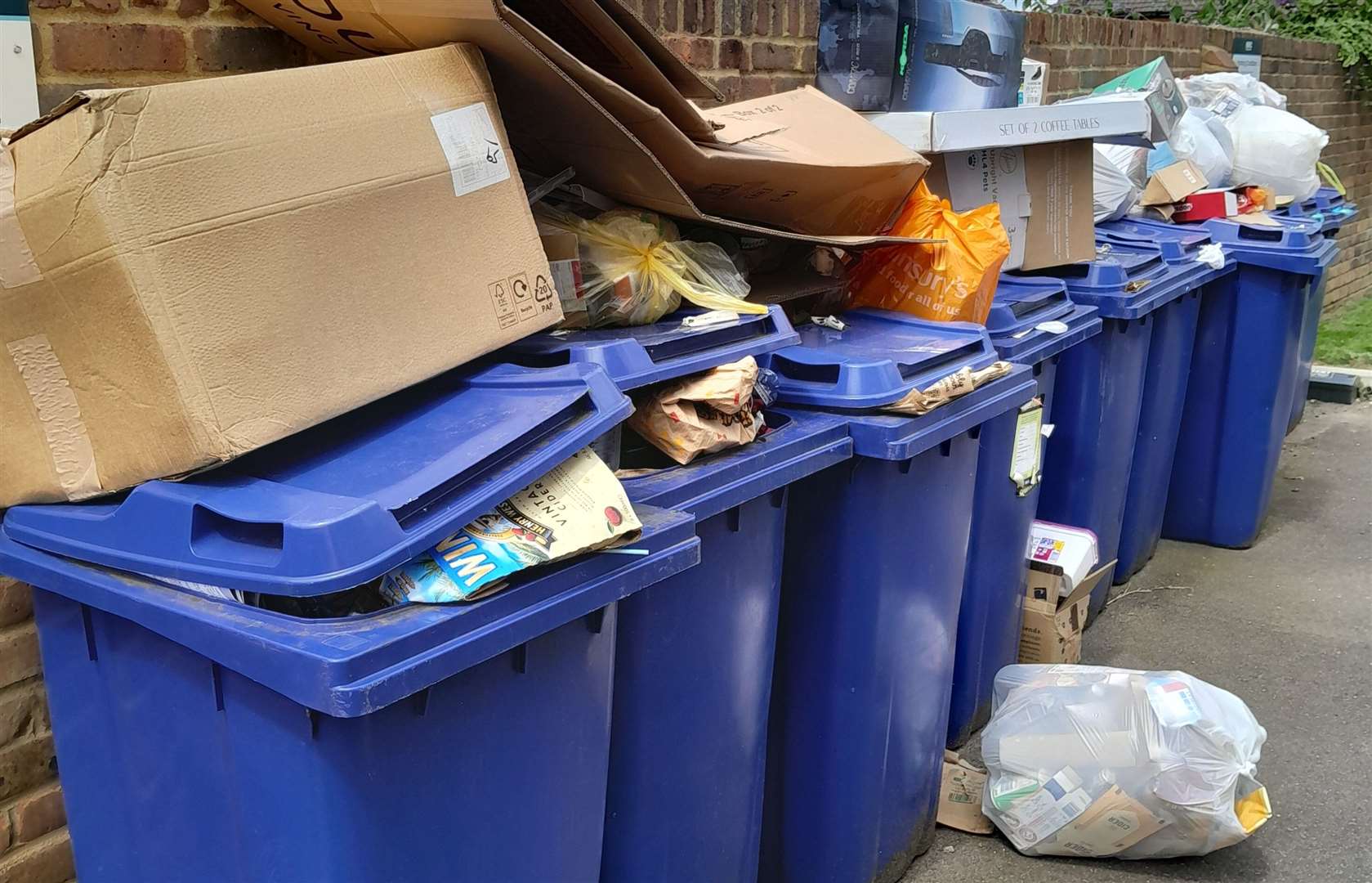 Bins overflowing at Clarity Mews in Sittingbourne. Picture: Vincle Kindlin