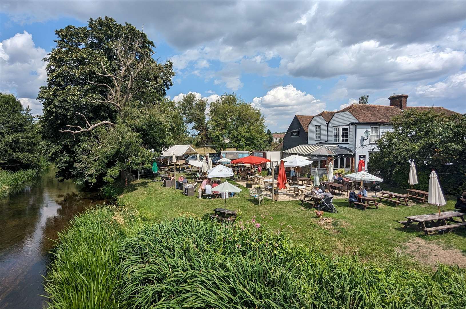 The TV star visited The Tickled Trout in Wye, and called the venue “gorgeous”