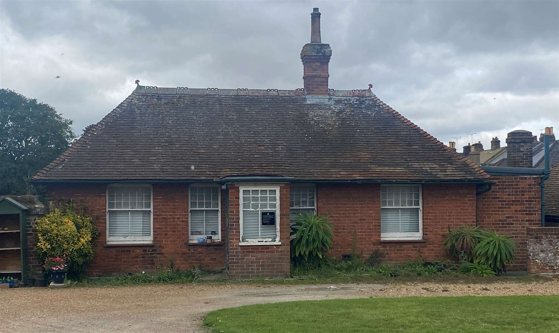 English Heritage wants to open the cafe in this building in the Captain’s Gardens