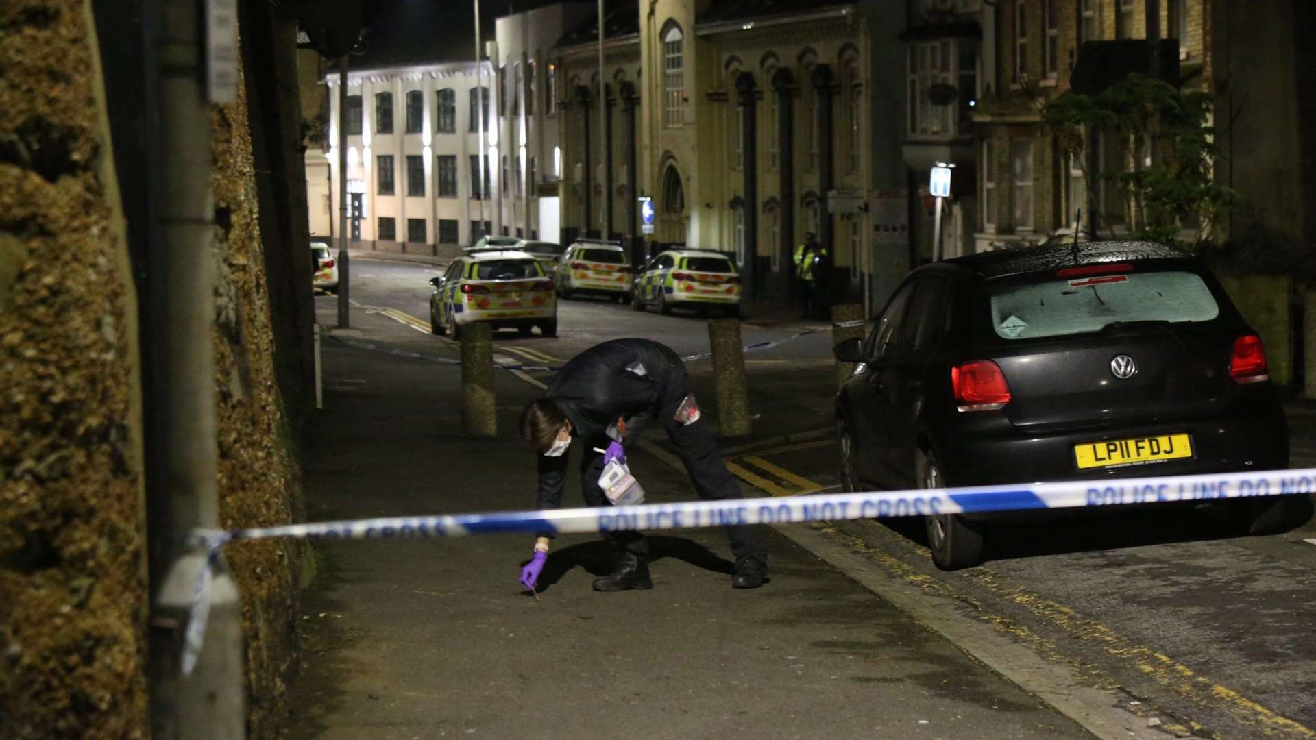 Police in Bradstone Road, Folkestone. Photo UKNIP (22916051)