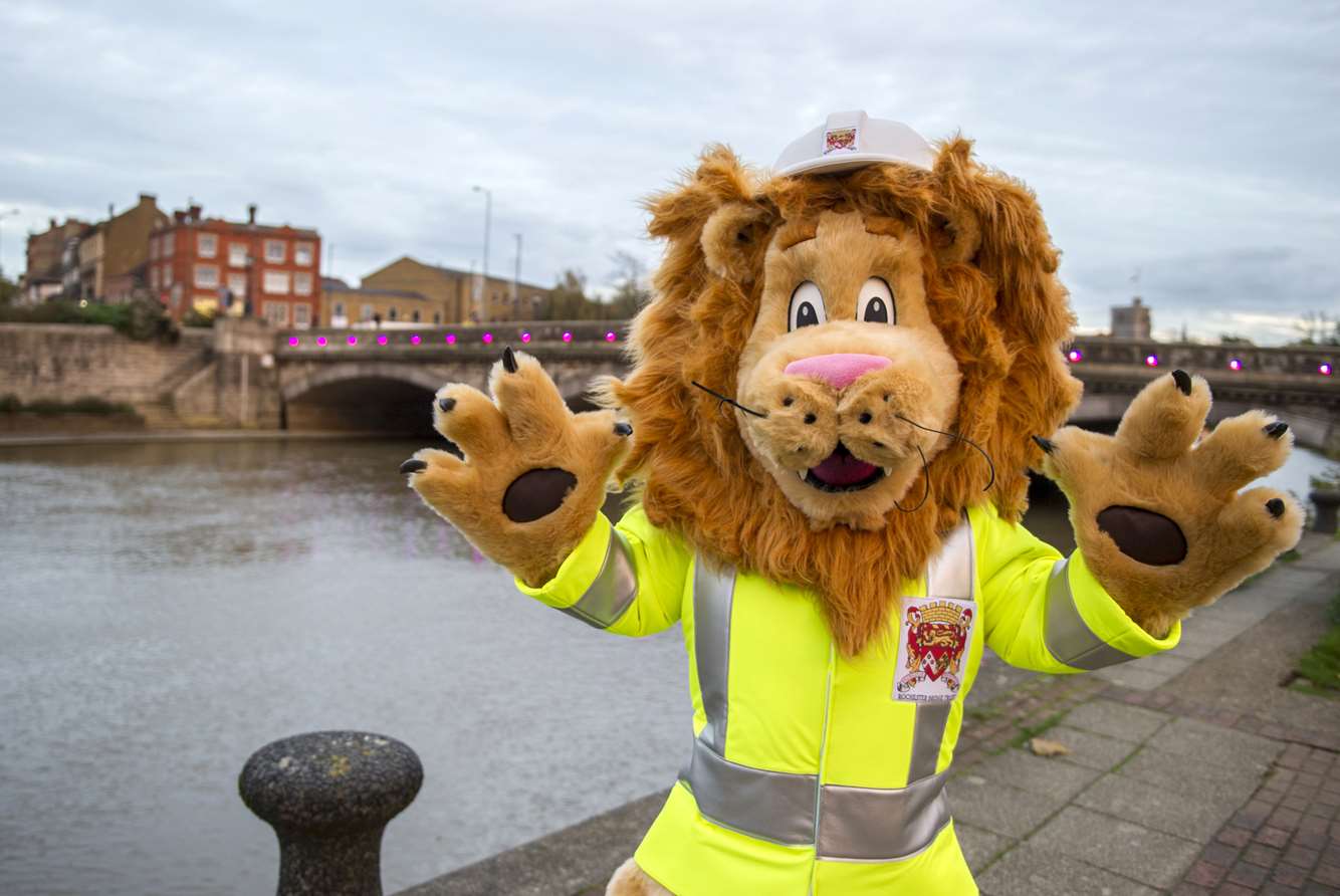 Langdon the Lion Maidstone bridge