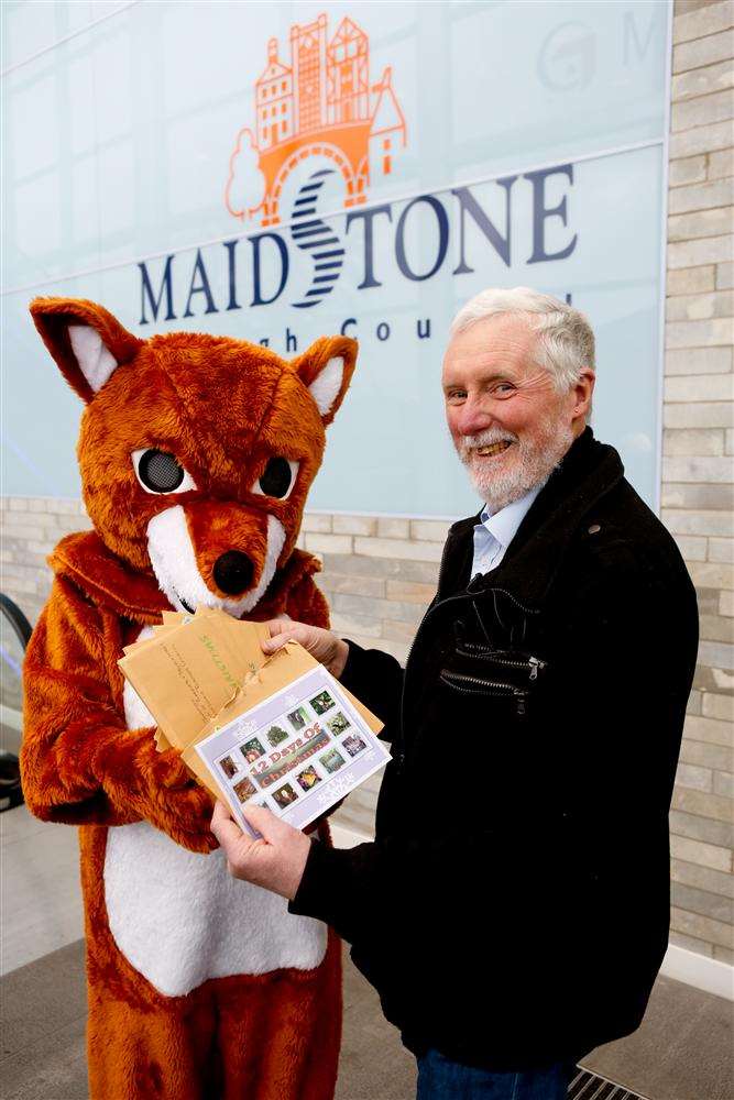 Members of NAAG hand in Christmas Cards to MBC asking the council to save Bluebell Wood