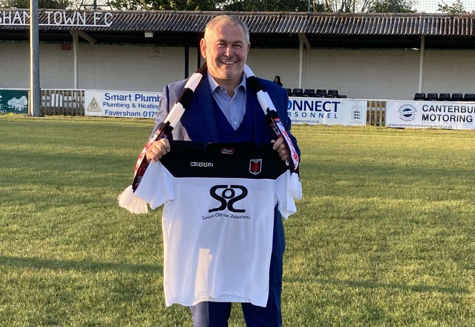 Gary Smart has been appointed as Faversham Town's new chairman