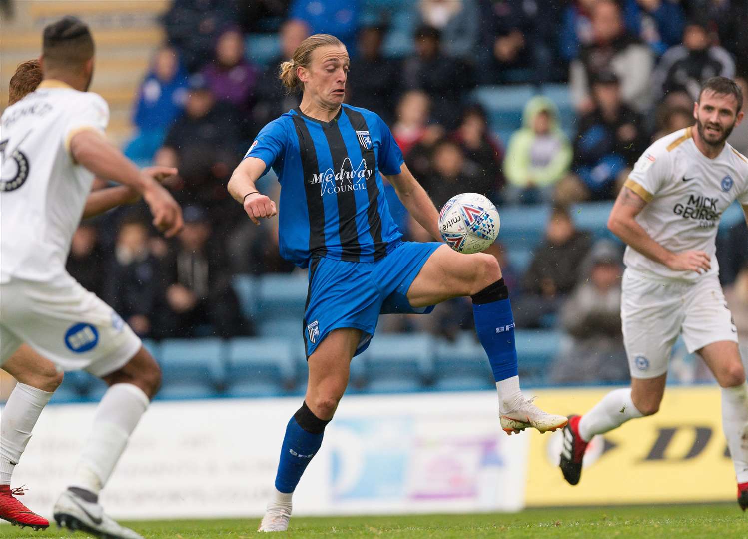 Tom Eaves gets hold of the ball Picture: Ady Kerry