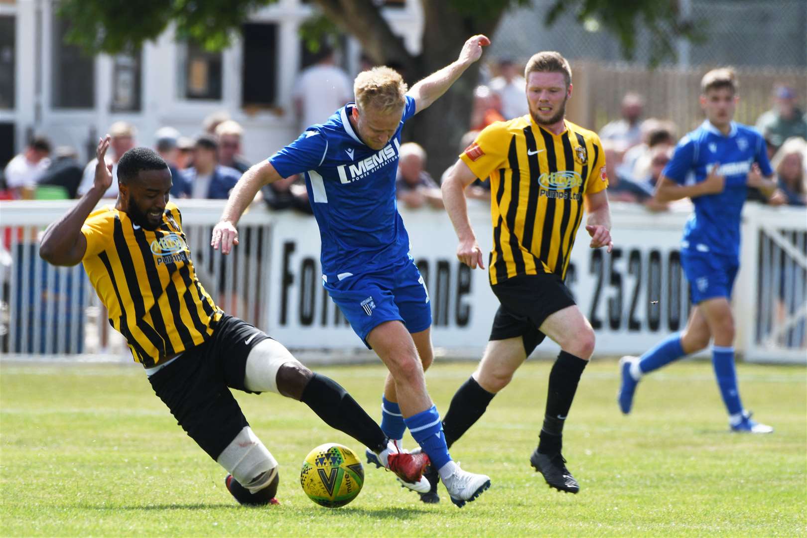 Ben Reeves loses possession for the Gills Picture: Barry Goodwin (57711153)