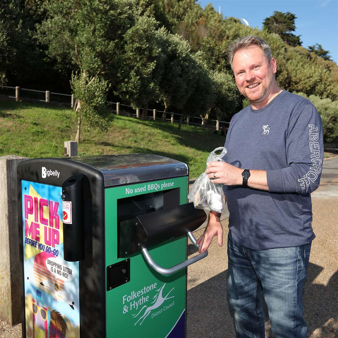 Big Belly bin - Cllr Stuart Peall at the Lower Leas Park (3799240)