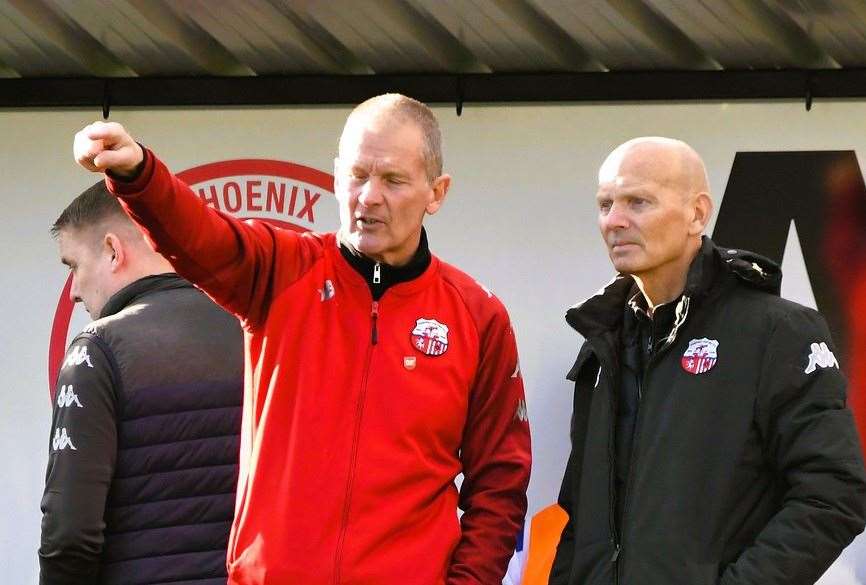 Sheppey assistant Geoff Record offers his advice to boss Ernie Batten Picture: Marc Richards