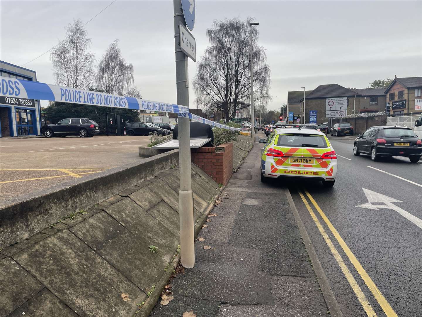 Police put a large cordon up in Gun Lane, Strood