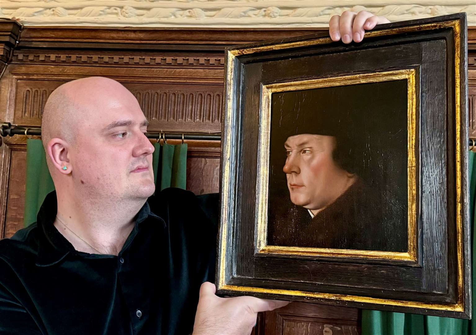 Dr Owen Emmerson comes eye to eye with Thomas Cromwell at Hever Castle. Photo Vikki Rimmer