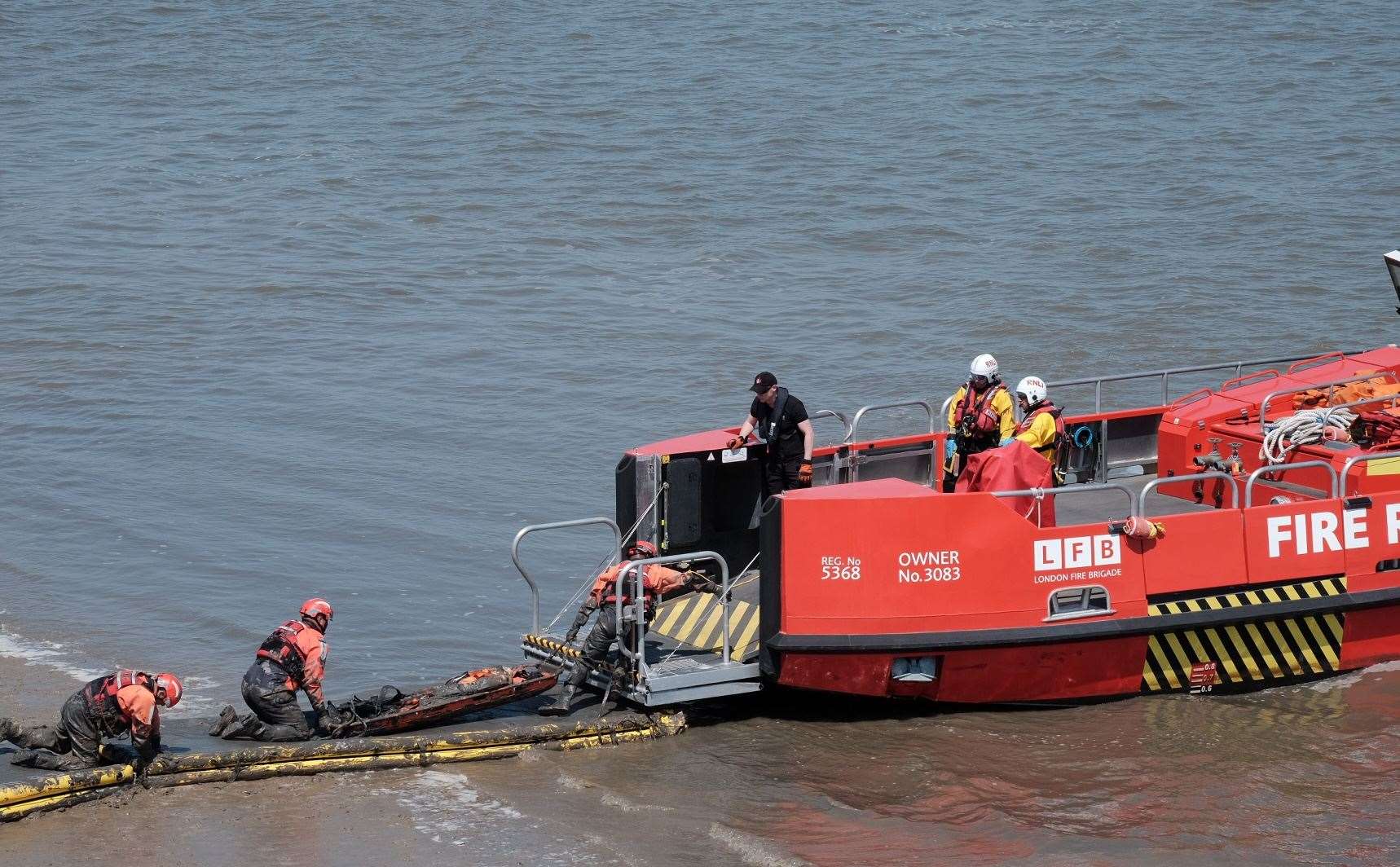 RNLI Gravesend rescue the dummy from the mud