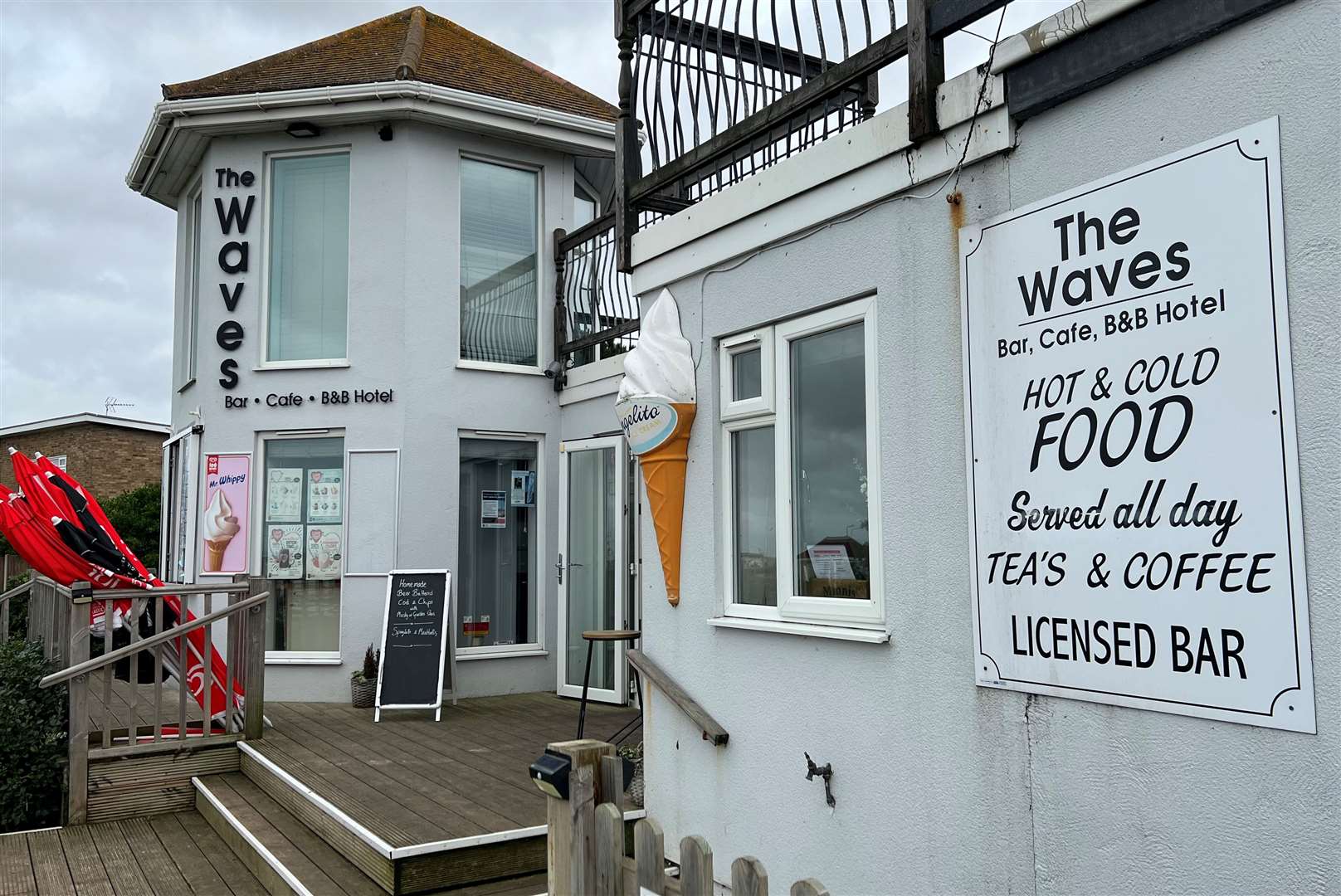 The Waves is perfectly positioned in Minnis Bay