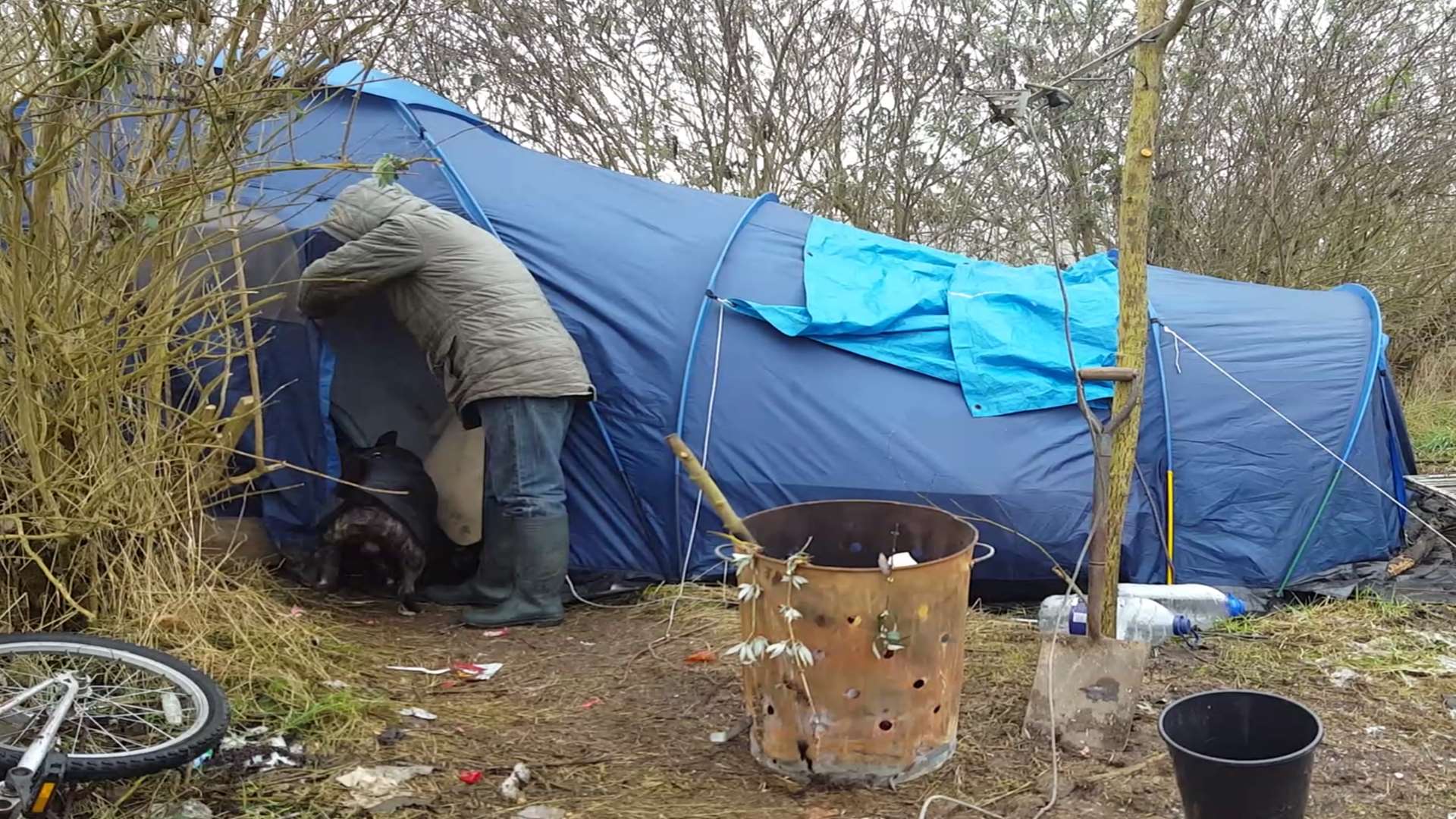 The temperature has fallen to minus 5 on several nights in Snodland leaving Leeroy and Tyson shivering in the tent