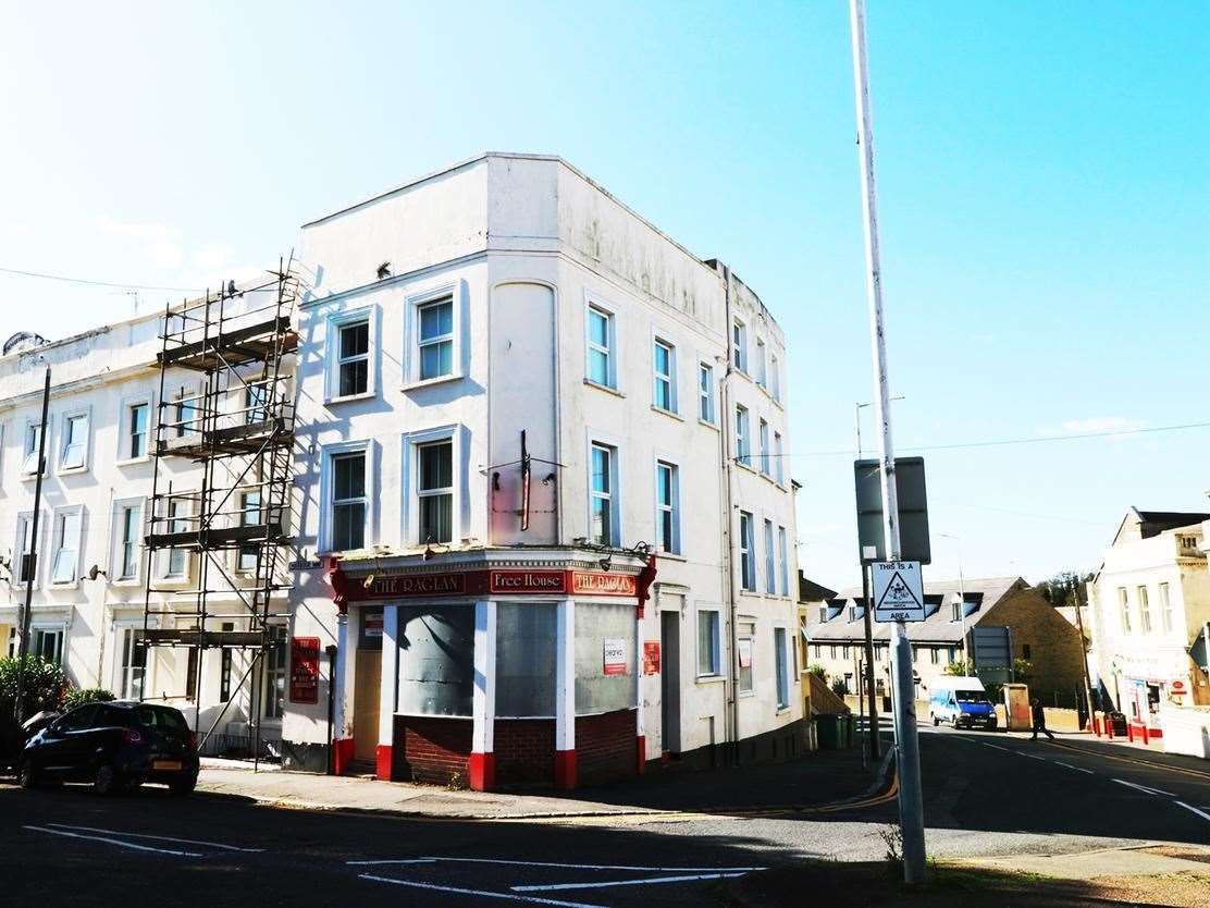 The Raglan Tavern in Folkestone (18948936)