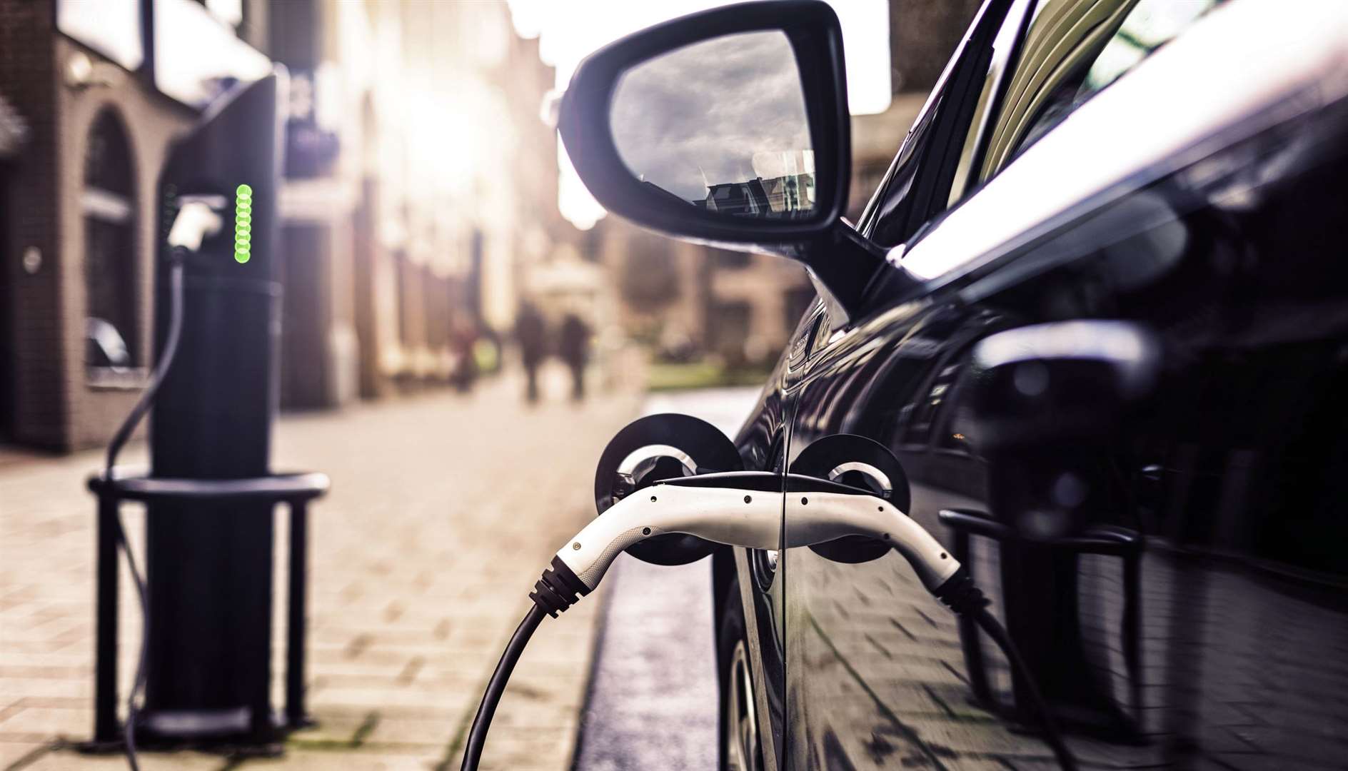 Public charging stations are typically on-street facilities provided by electric utility companies or located at retail shopping centres, restaurants and parking places, operated by a range of private companies.