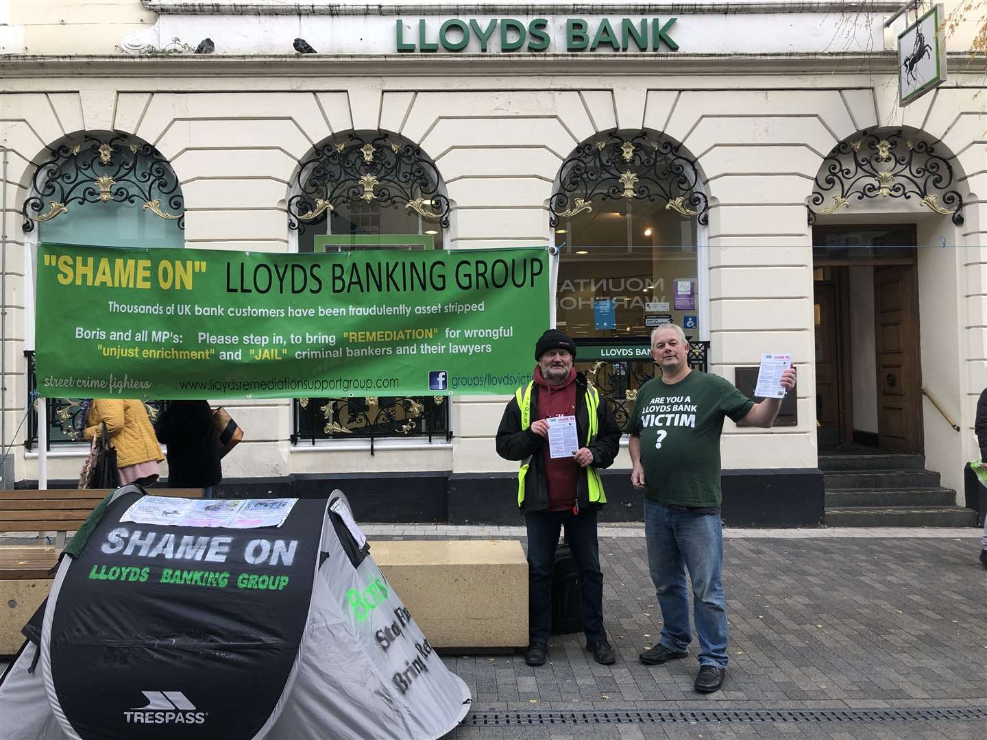 Bryan Henderson and Trevor Mealham campaigned outside Lloyds Bank, in Week Street, Maidstone