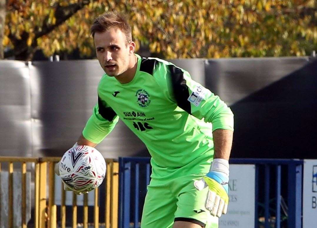 Tonbridge keeper Jonny Henly. Picture: Dave Couldridge (54294652)