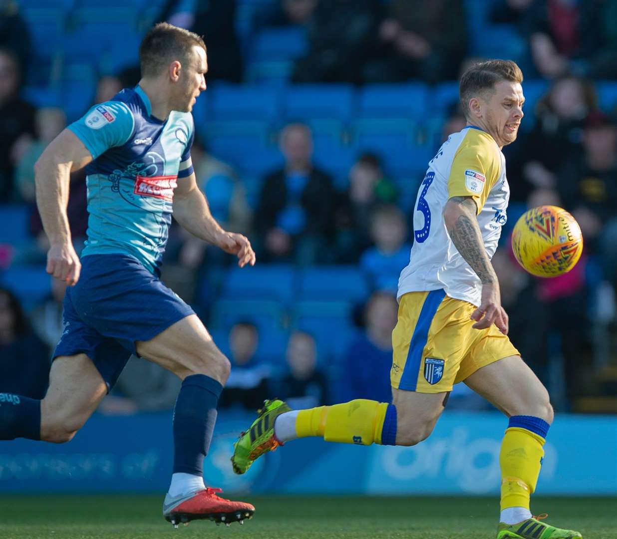 Mark Byrne gets away from Matt Bloomfield Picture: Ady Kerry