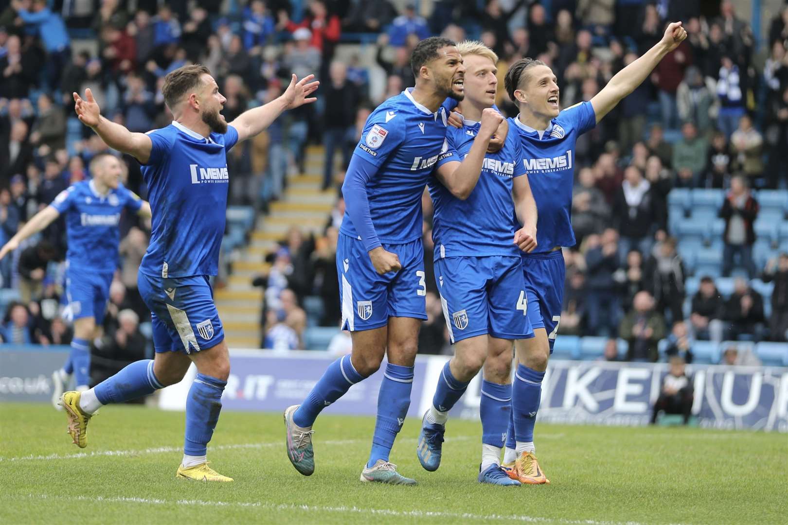 Gills celebrate George Lapslie's goal.