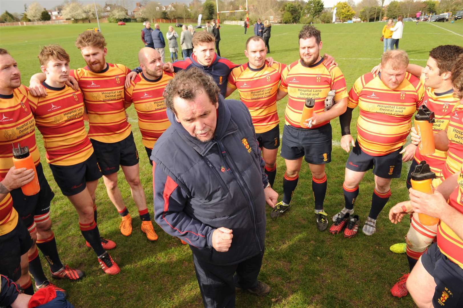 Medway coach Taff Gwilliam talks to his team Picture: Steve Crispe