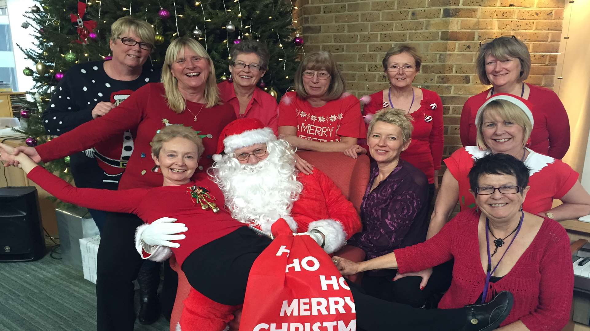 Day Therapy staff and volunteers at EllenorLions Hospice