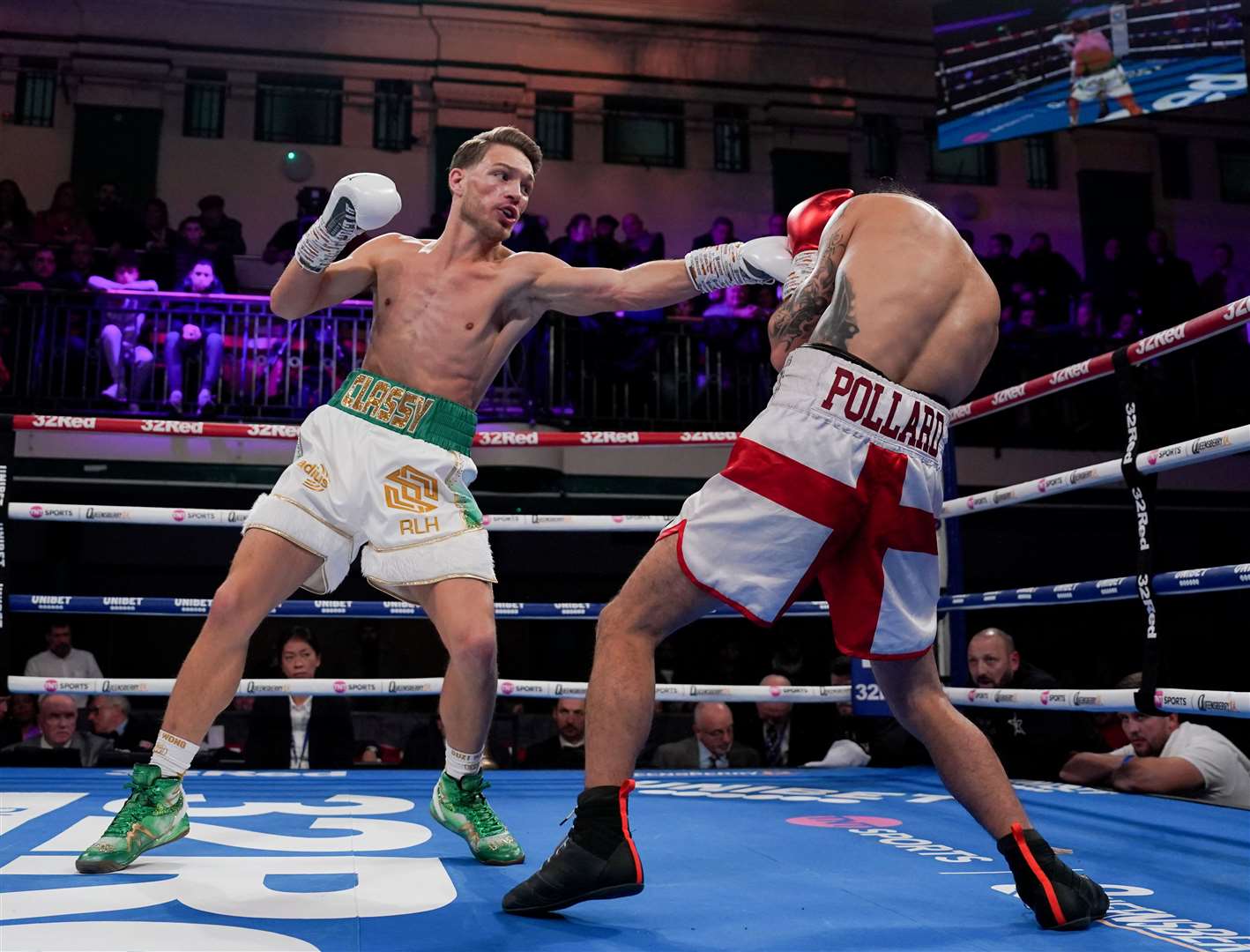 Charlie Hickford wins at York Hall on his professional debut against Jake Pollard Picture: Stephen Dunkley / Queensbury Promotions