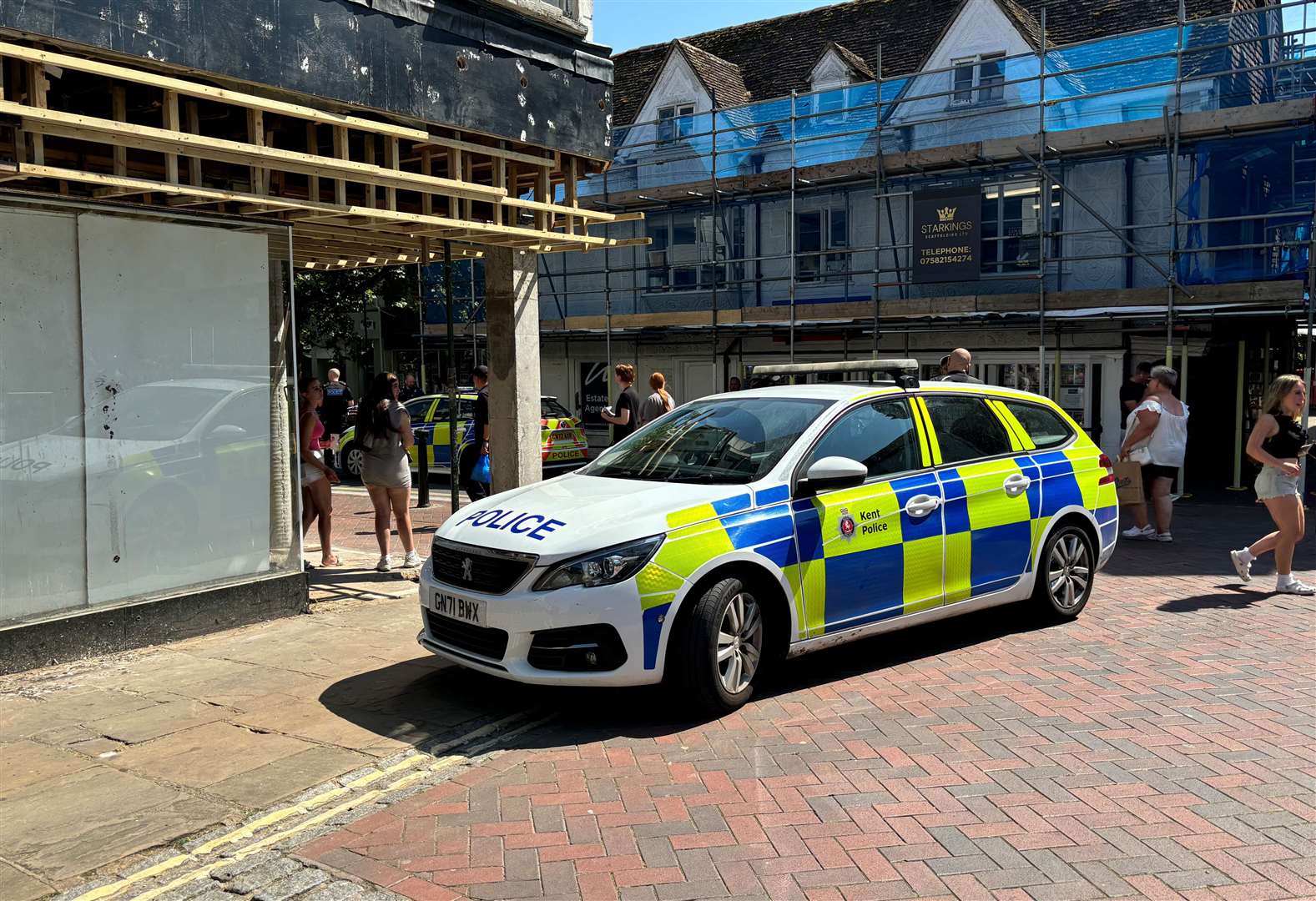 At least 15 police officers were spotted in Ashford High Street