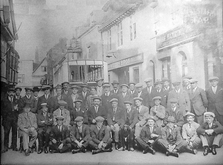 A group outside the Falstaff Tap in 1926 (Picture: Rory Kehoe)