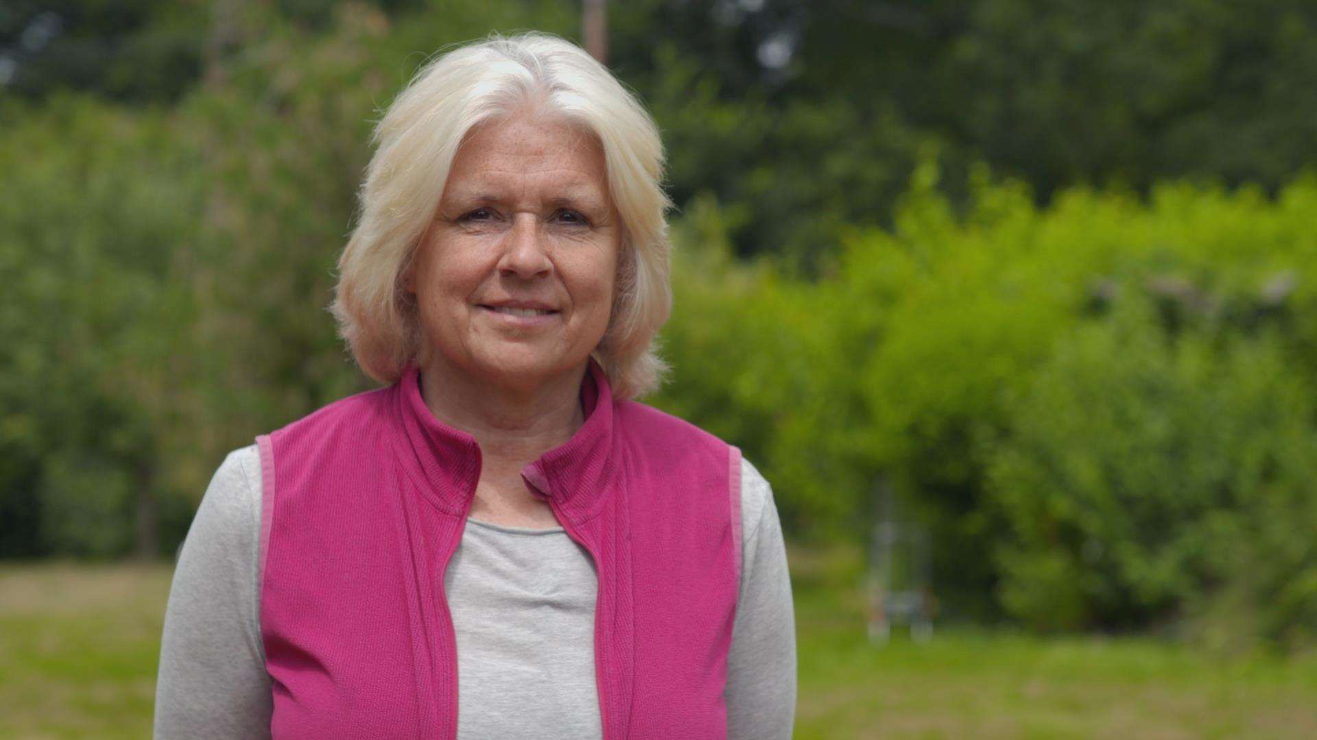 Shelley Sishton wild flower garden in Tonbridge - appeared on The Farmers' Country Showdown BBC (6457001)