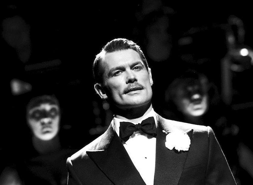 John Partridge as Billy Flynn