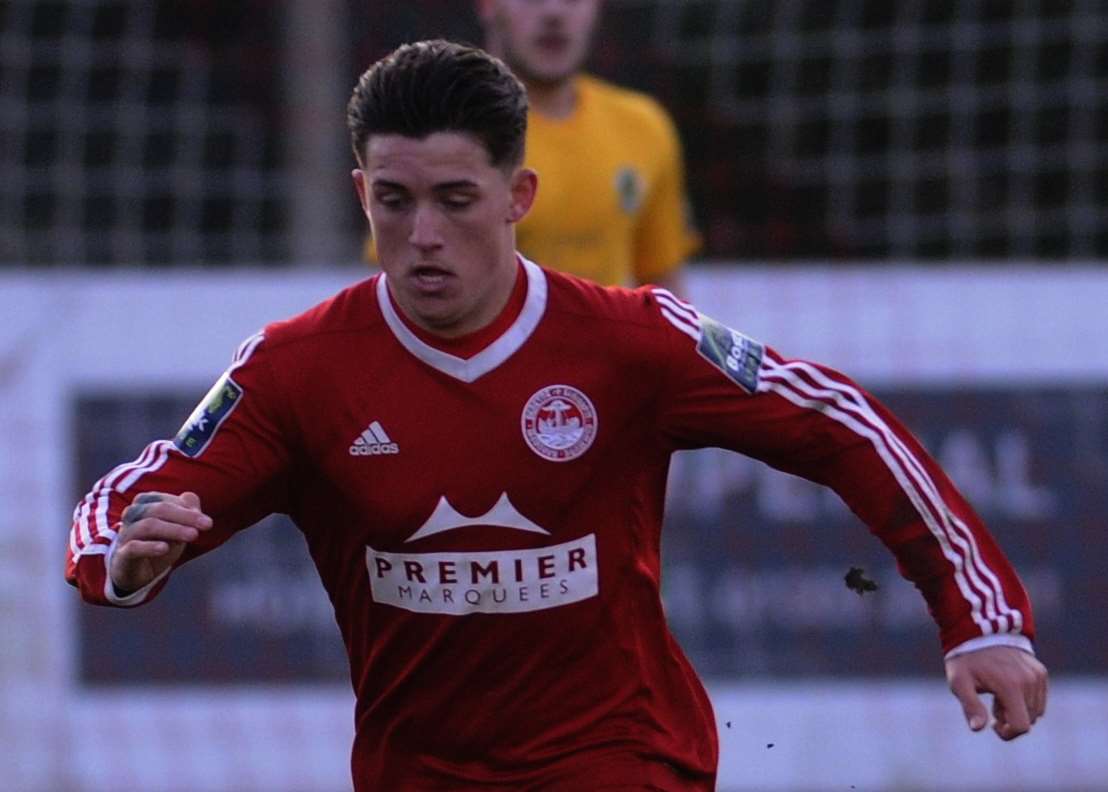 Darren Oldaker in action for Hythe. Picture: Gary Browne