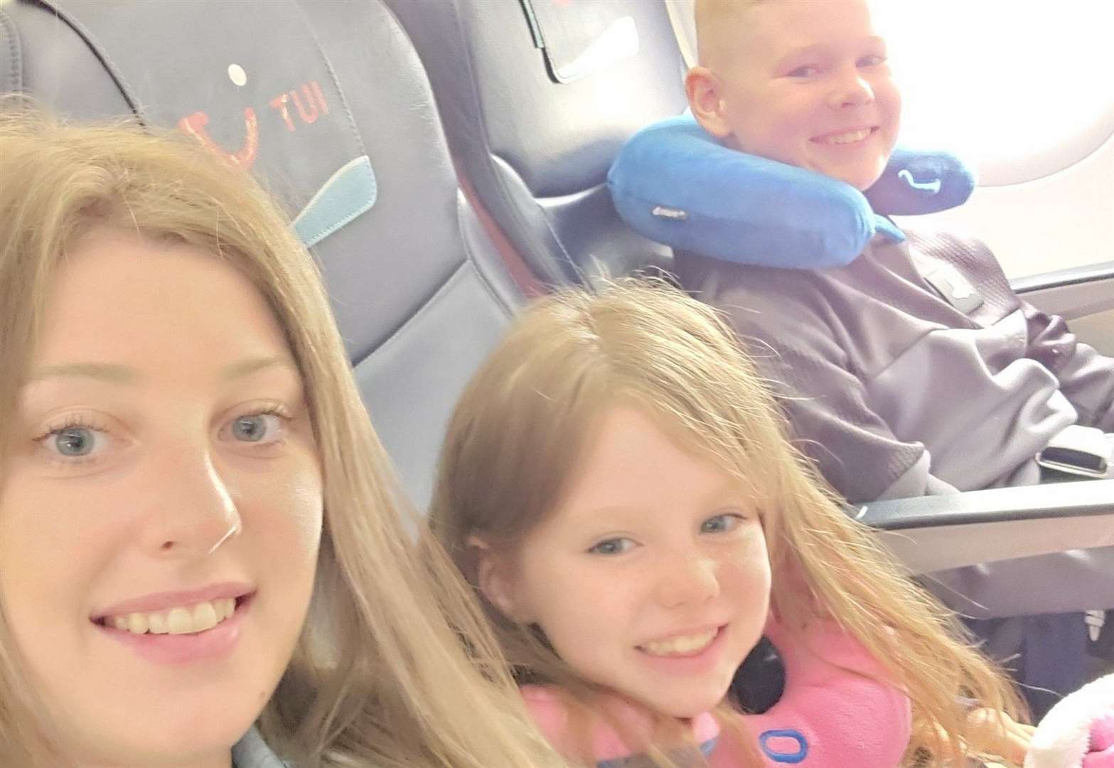 Samantha Rice on the flight to Egypt with her children. Picture: SWNS