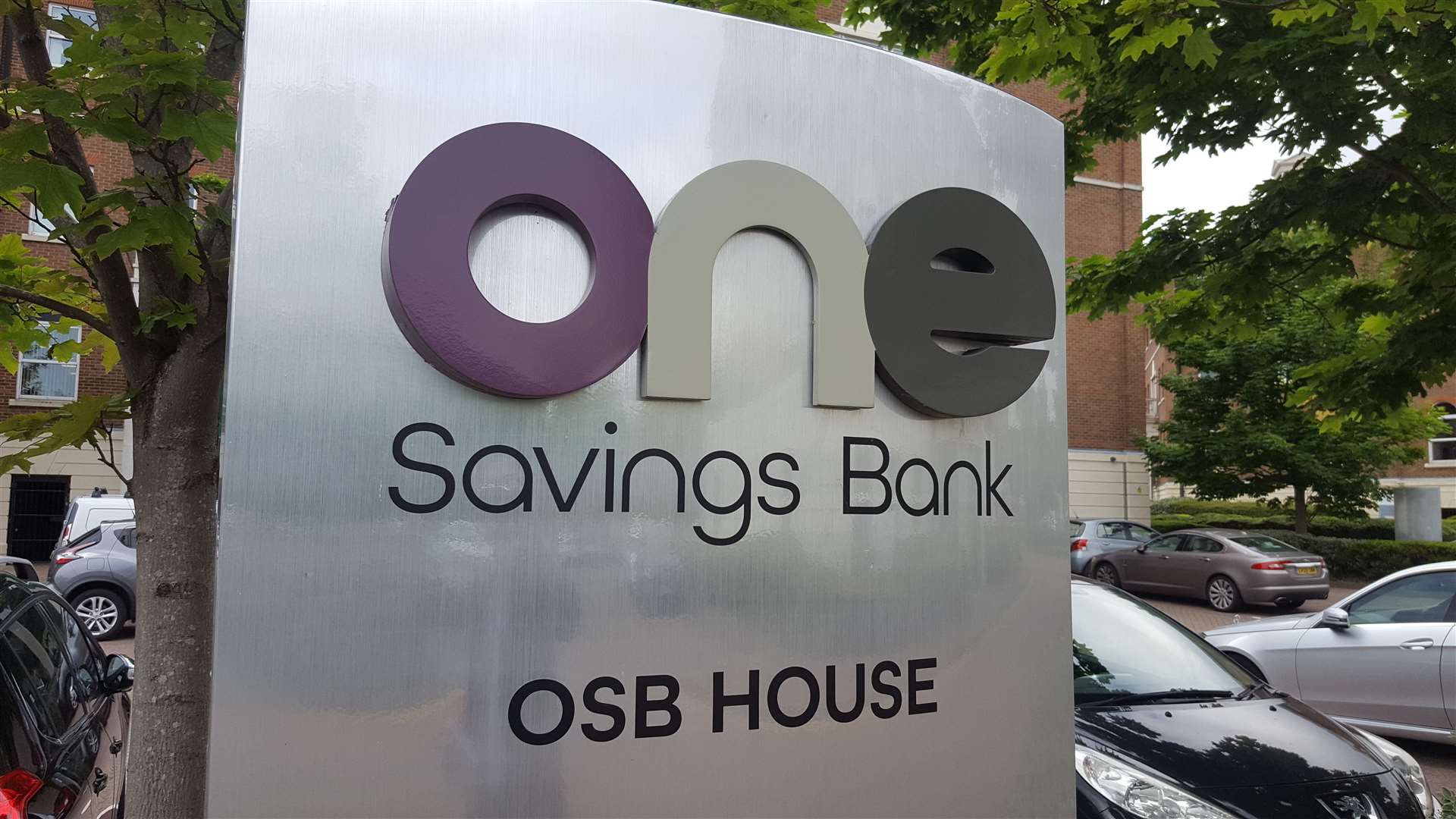 Onesavings Bank's gender pay gap is 45.5%